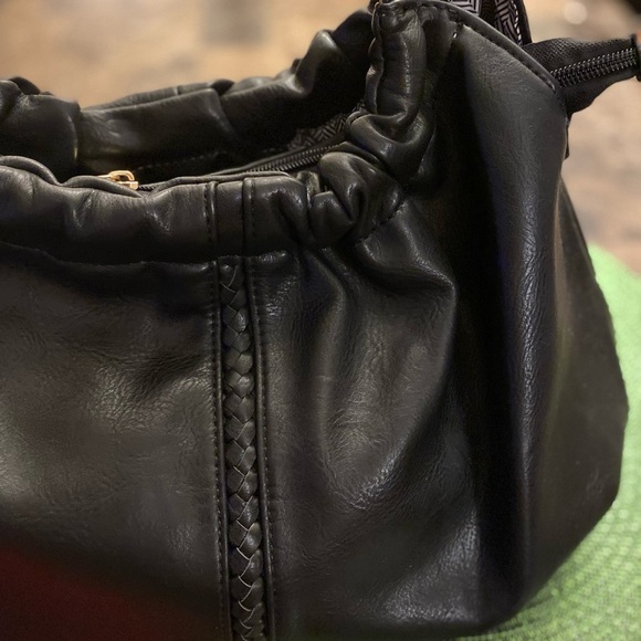 Black hobo-style handbag 🖤 Faux Leather… - Picture 4 of 16